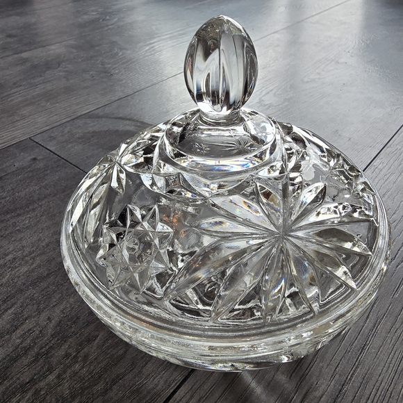 Vintage glass candy dish with lid - Picture 1 of 6